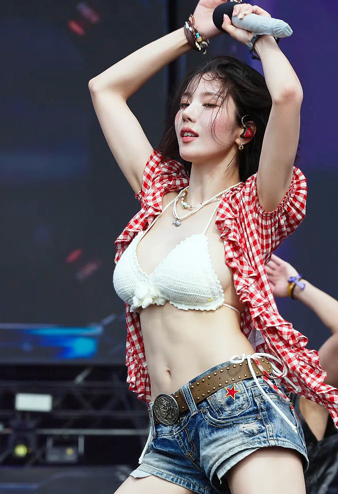 ‘워터밤 여신’ 권은비, 건강 문제로 오늘(26일) 워터밤 불참…팬들 ‘눈물’