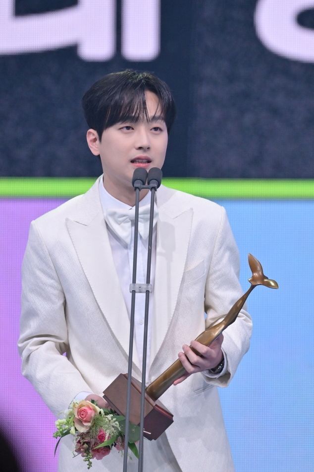이찬원·김용빈, 트롯 왕좌 향한 한판 승부