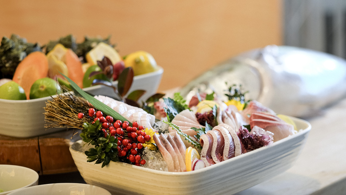 눈 앞에서 특방어 해체쇼, 씨푸드 뷔페까지…더 시에나 리조트 스페셜 겨울 미식